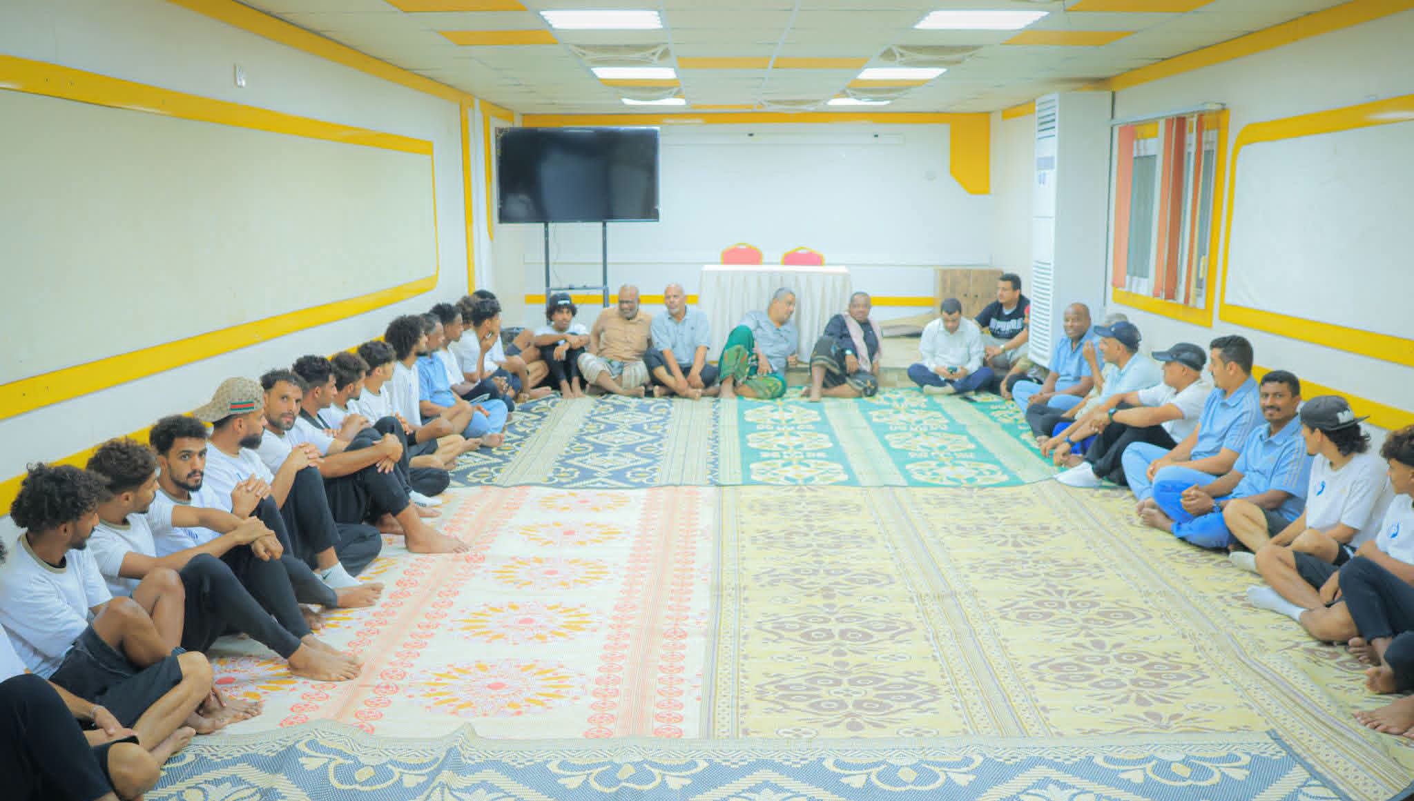 وحدة المكلا يقيم مأدبة عشاء احتفاءً بنادي السد مأرب . ههههههه