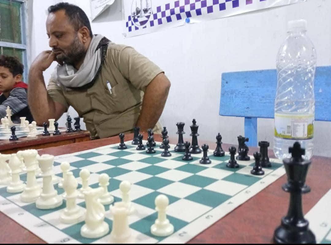 في الجولة الثالثة من منافسات بطولة الهلال للشطرنج بالحديدة..هراب يُسقط الدولي الهجام  وفضائل يُطيح بالكينعي