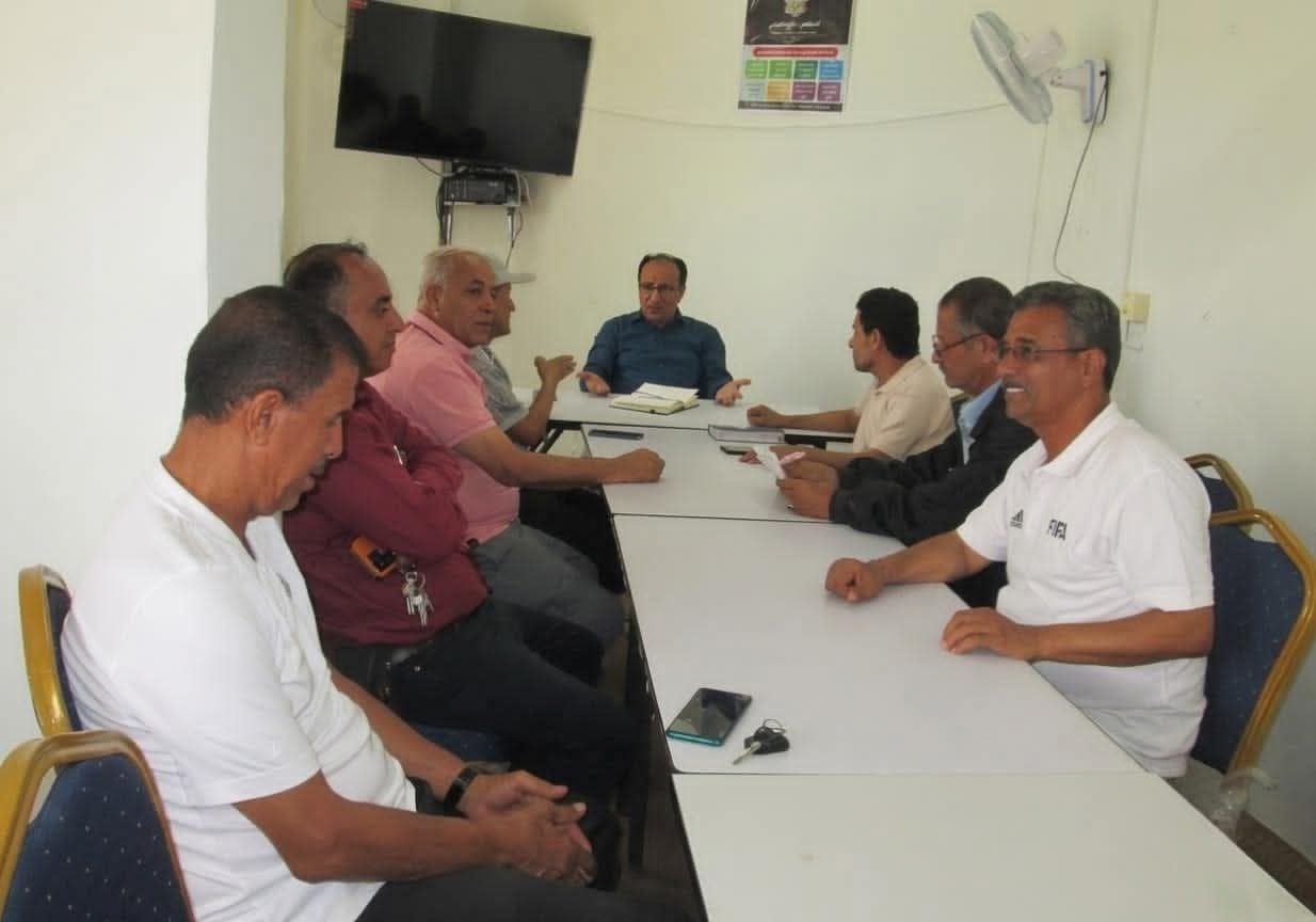 ° قانونا" ووفق اللوائح سقط فرع اتحاد الكرة بتعز بوفاة الفقيد محمد علي القدسي.... صندوق الانتخابات او تشكيل لجنة مؤقتة عبر اتحاد الكرة لتسيير الاعمال والانسي احتياط بتزكية ٢٠١٤م !!