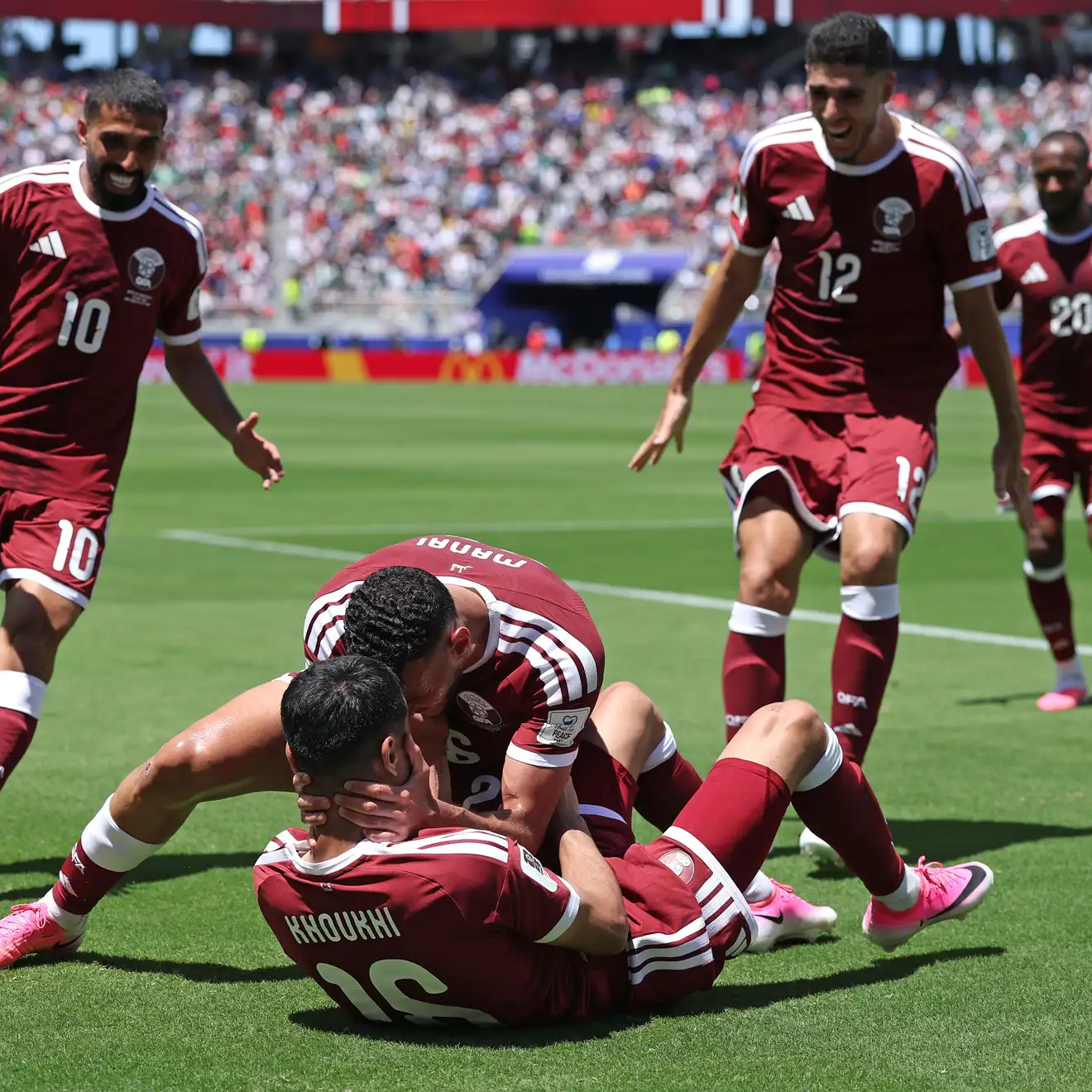 ليلة للتاريخ.. قطر تحصد نقطتها الأولى في بطولات كأس العالم