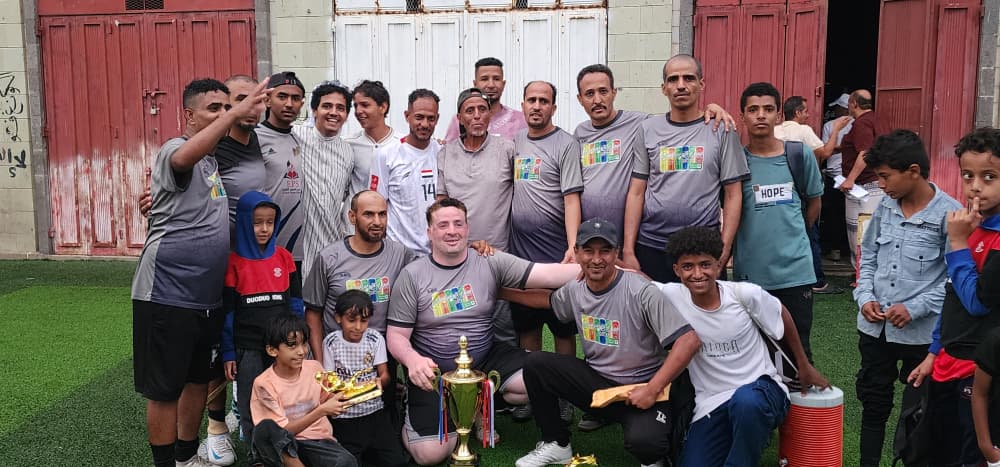 الأحلام يتوج بطلا" لكأس تعز الكبرى بعد معركة طاحنة مع جدار حول الشجرة