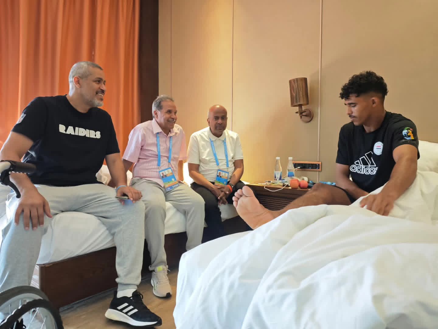 قيادة الاولمبية تطمئن على صحة الواقدي.