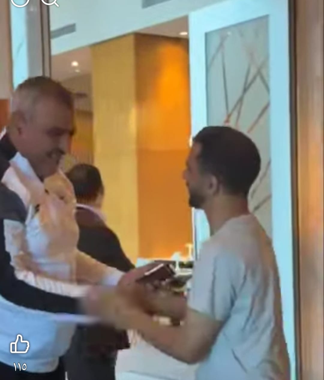 كل الوجبات للمنتخب الاول  بالمجان ....وفواتير وهمية على اهبه التقديم  وتهميش الشومي ...السنباني يكلف أكرم صبرة بتجهيز معسكر المنتخب ويمنحه بالتزوير صفة رئيس لجنة التسويق والاستثمار ؟!