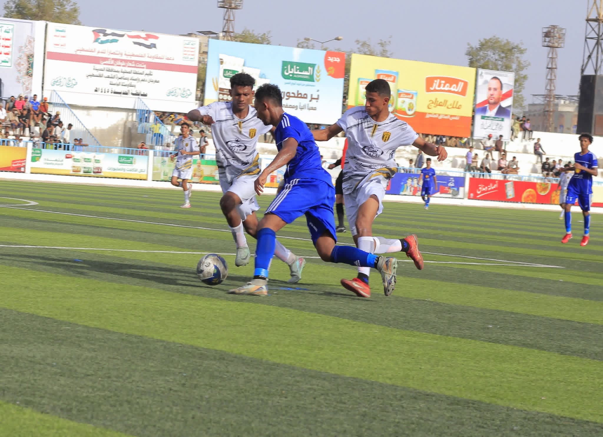 ترنح الهلال.. وكبرياء الكرة الساحلية على حافة الهاوية!