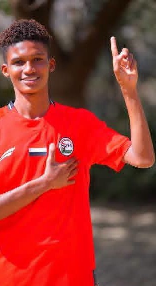 عبده علي لاعب سد مأرب يغادر مع منتخب الناشئين لكرة القدم للمعسكر الخارجي بمصر .