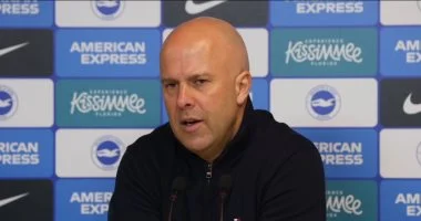 سلوت يهاجم التحكيم بعد وداع دوري أبطال أوروبا