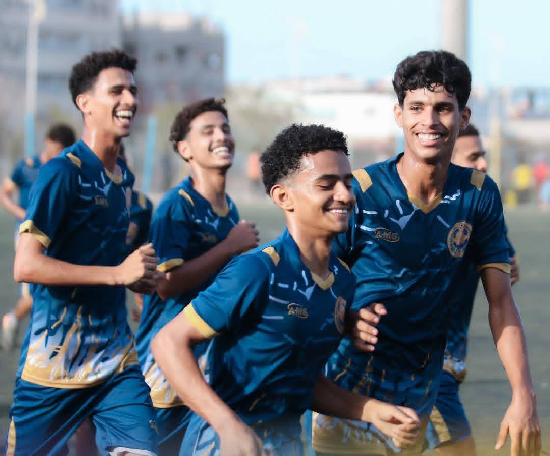 الشعلة ينهي تحضيراته للقاء التلال في نصف نهائي بطولة الوفاء لأندية عدن
