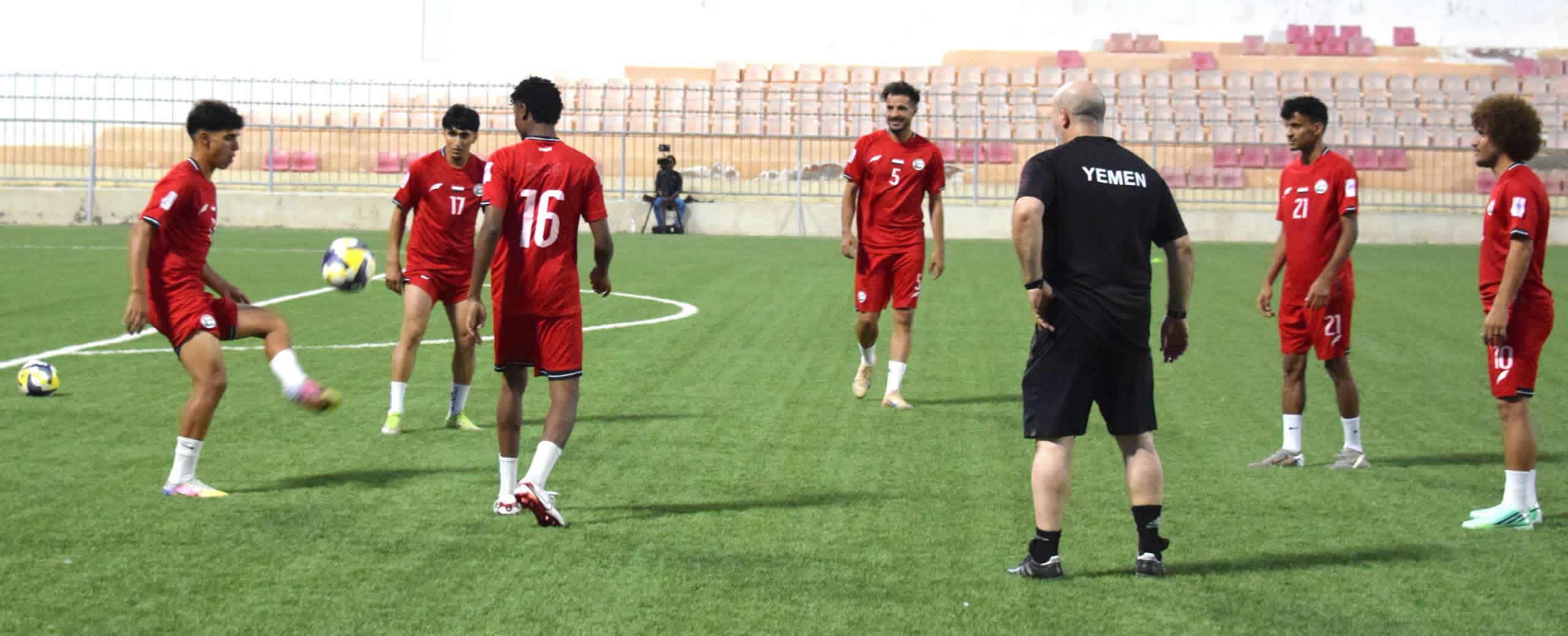 المنتخب الوطني يدشن تحضيراته في عدن استعداداً لخليجي 27