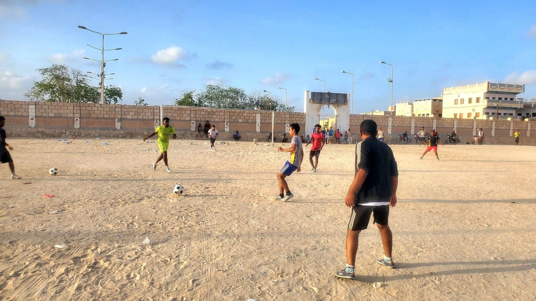 أهلي الغيل يواصل تحضيراته لتصفيات الدرجة الثالثة لكرة القدم .