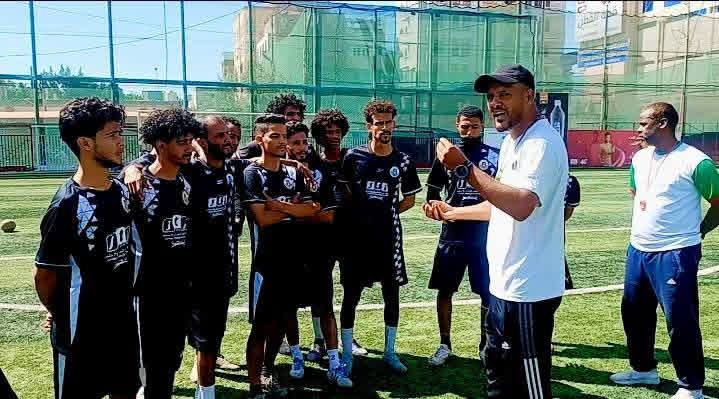الفريق الكروي الأول لازال يعاود تدريباته .
