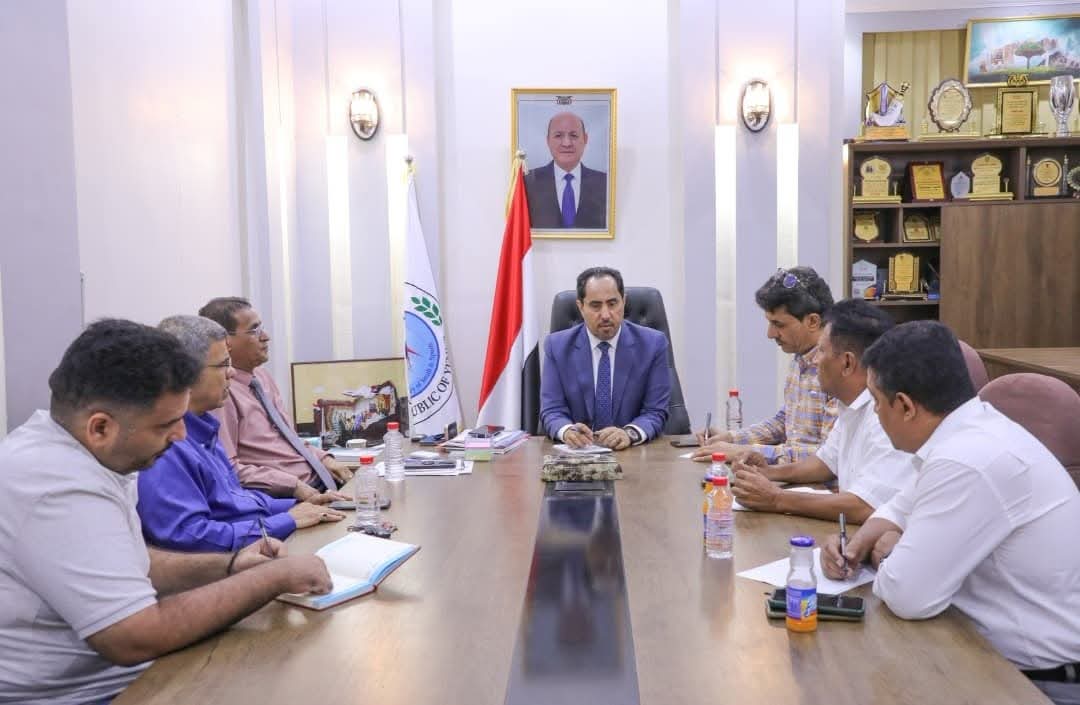 البكري يلتقي نائب مدير عام مكتب الشباب والرياضة في المهرة لمناقشة عدد من القضايا