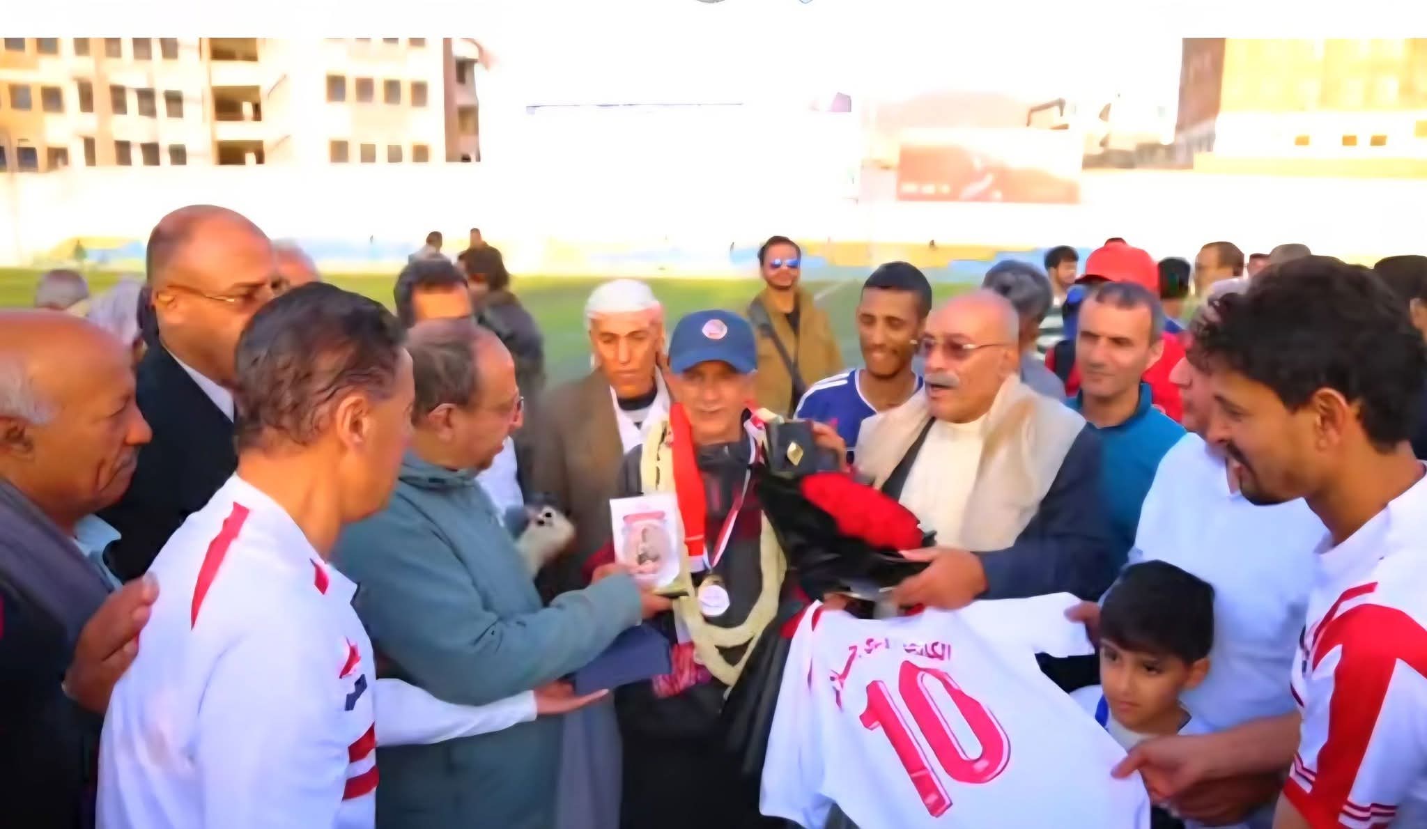 وفاء وعرفانا لمسيرة حافلة بالعطاء .. الحباري يكرم جلاعم