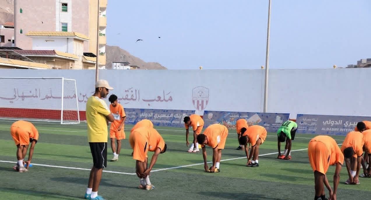 أولمبي شعب حضرموت يواصل تحضيراته على ملعب النادي بقيادة مدربه الكابتن مراد النوحي