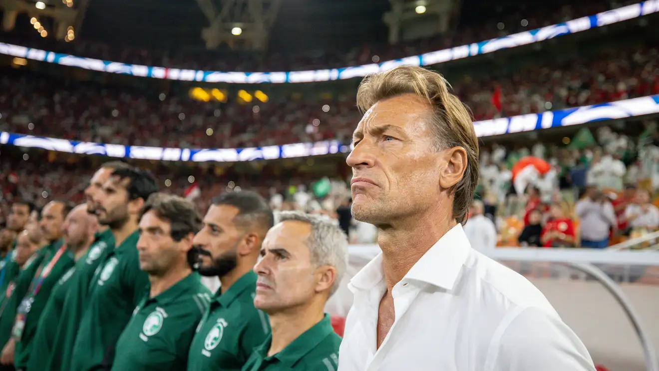 العاصفة لم تهدأ.. صحفي إيطالي يثير الجدل حول مستقبل رينارد