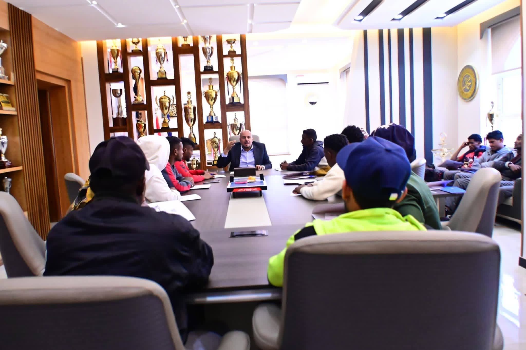 الزعيم بلا صفقات ؟!