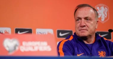 ديك أدفوكات يعود لقيادة كوراساو في كأس العالم 2026