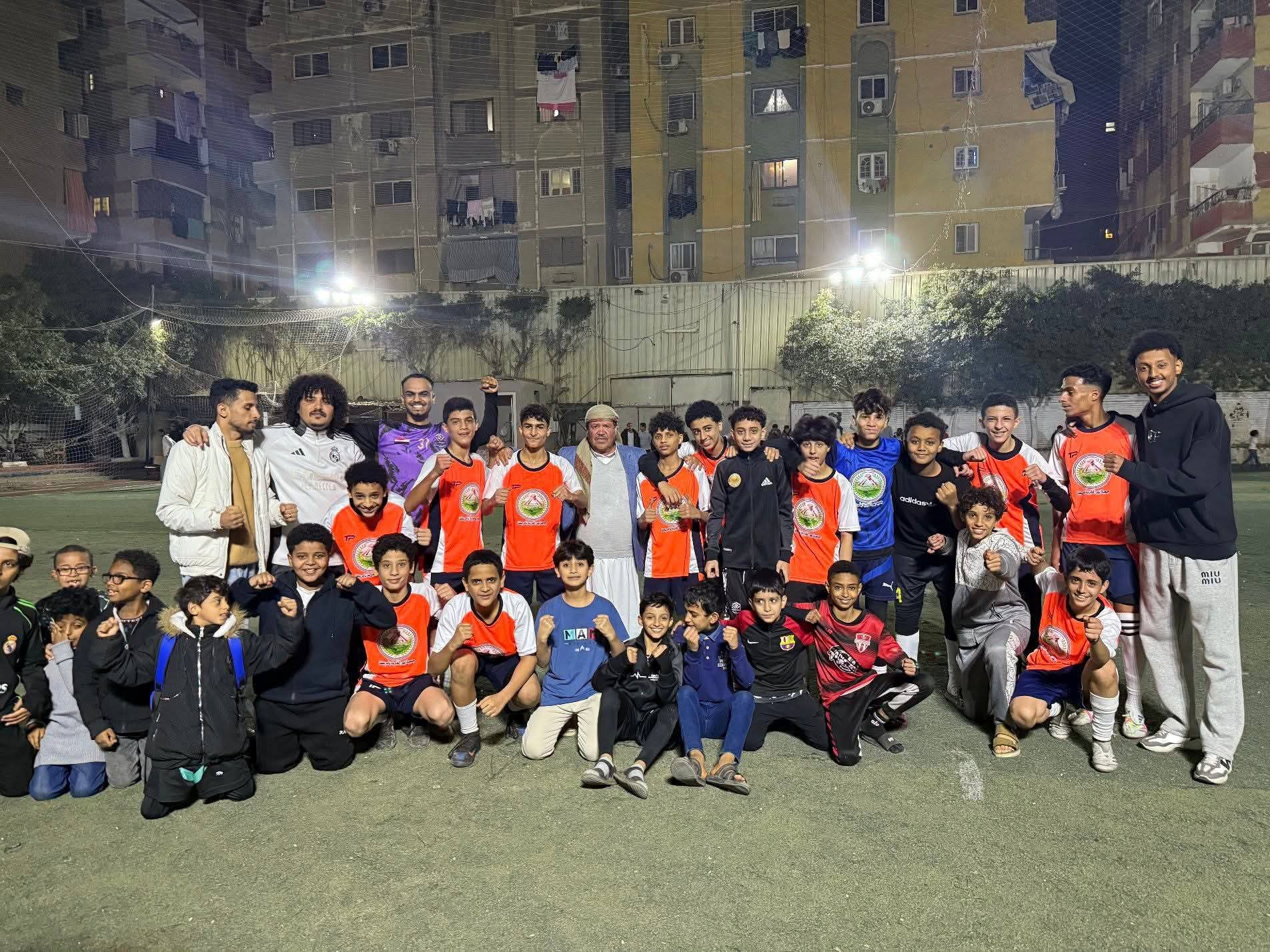 ° الشيخ فيصل نجاد رئيس الاكاديمية يحتفي بالنجوم بمأدبة عشاء .