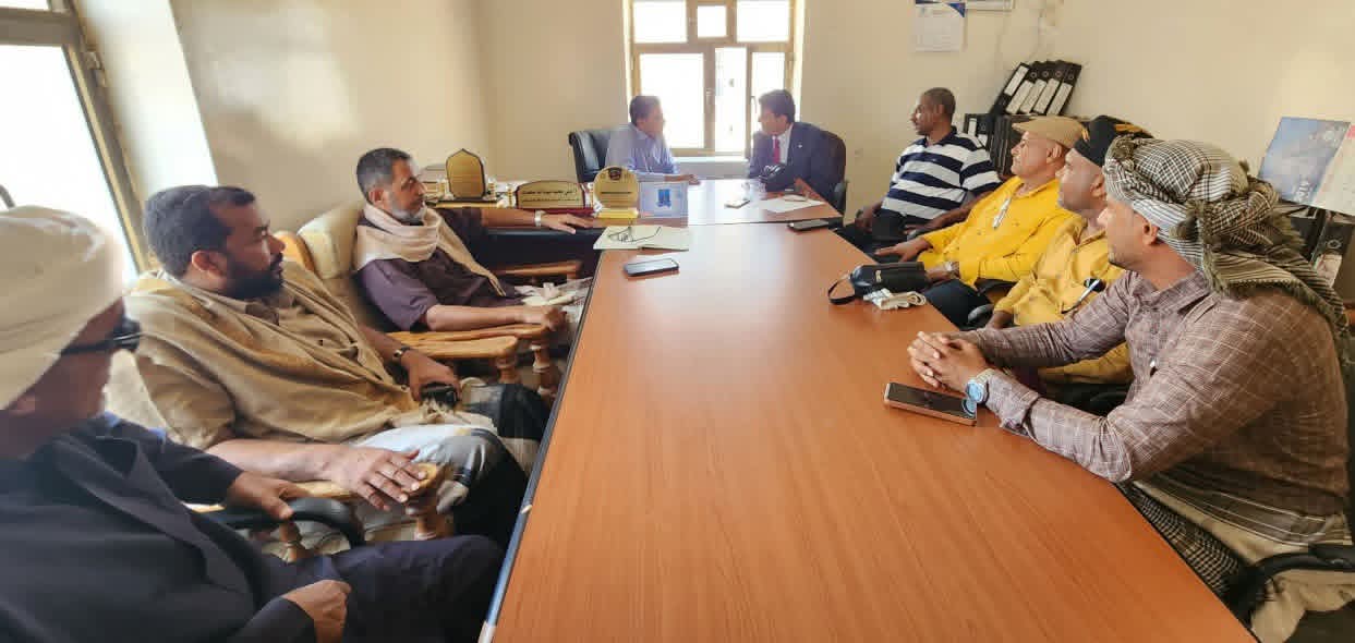 بيبك يلتقي قيادة محافظة سقطرى ويناقش تطوير مشاريع البنية التحتية الرياضية