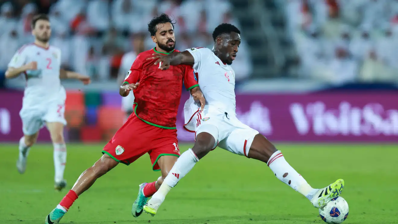ما القنوات الناقلة لمباراة الإمارات وعمان في نصف نهائي كأس الخليج العربي "خليجي 27"؟ وكيف تشاهدها مجانًا عبر الإنترنت؟