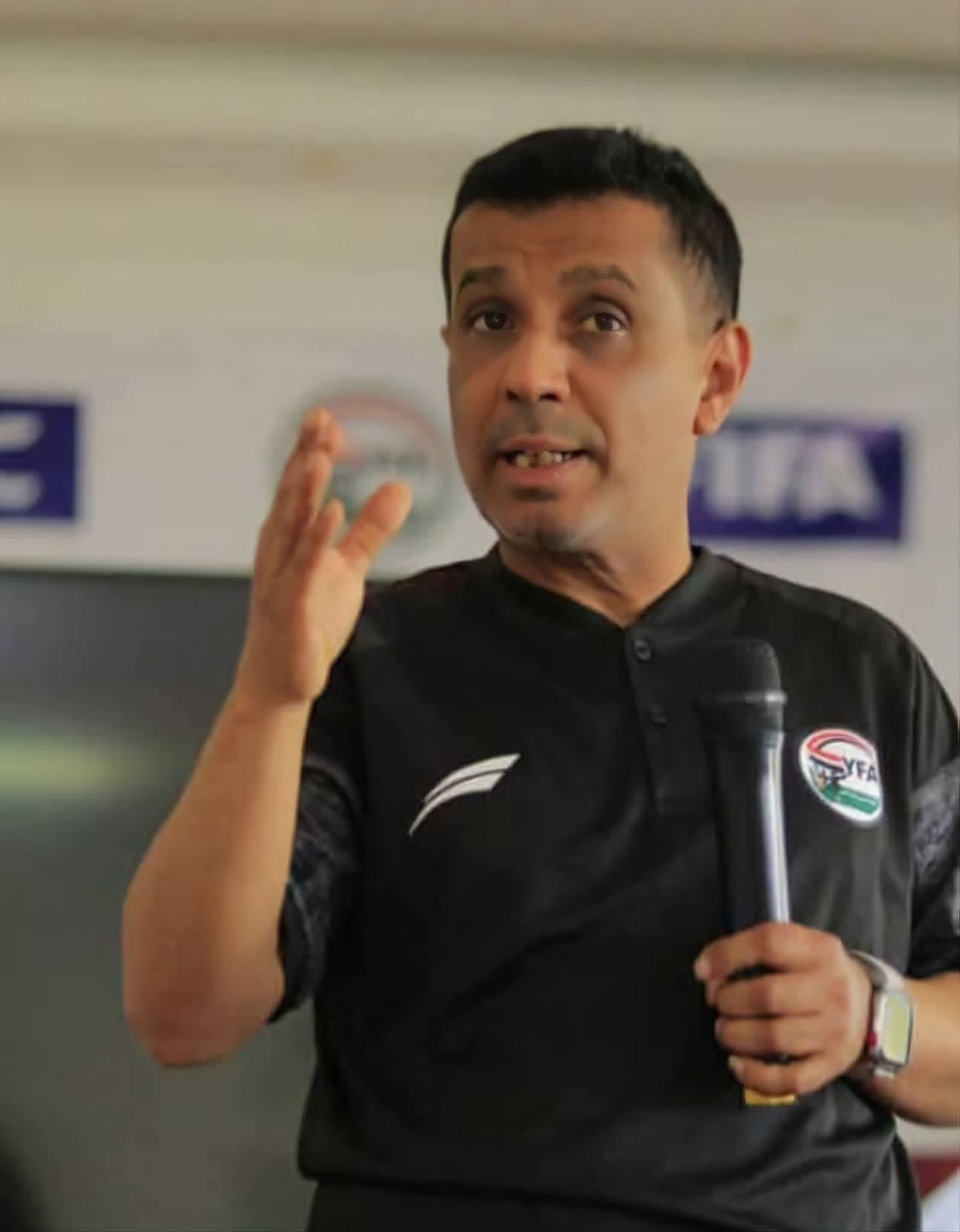 رئيس لجنة الحكام يكشف عن ترتيبات هامة لمرحلة إياب الدوري.. ويؤكد: تقييم الحكام يتم بمعايير موحدة وعادلة .. ووقوع الأخطاء التحكيمية أمر وارد