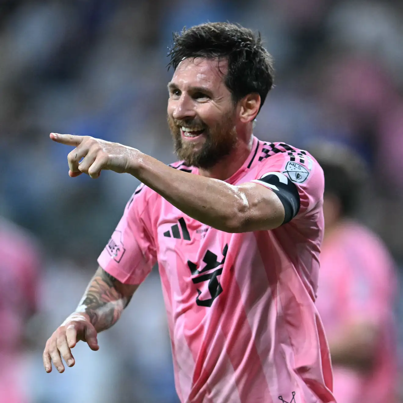 ميسي يواصل عطائه بتبرع ضخم في برشلونة