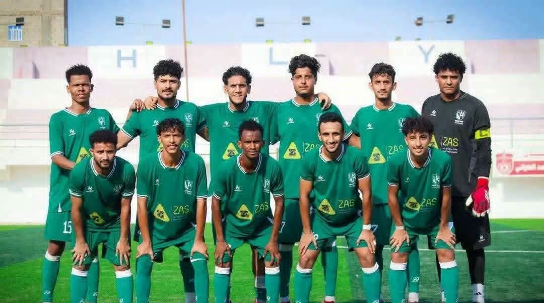 الاخضر حاضر وجمهوره خلفه !!