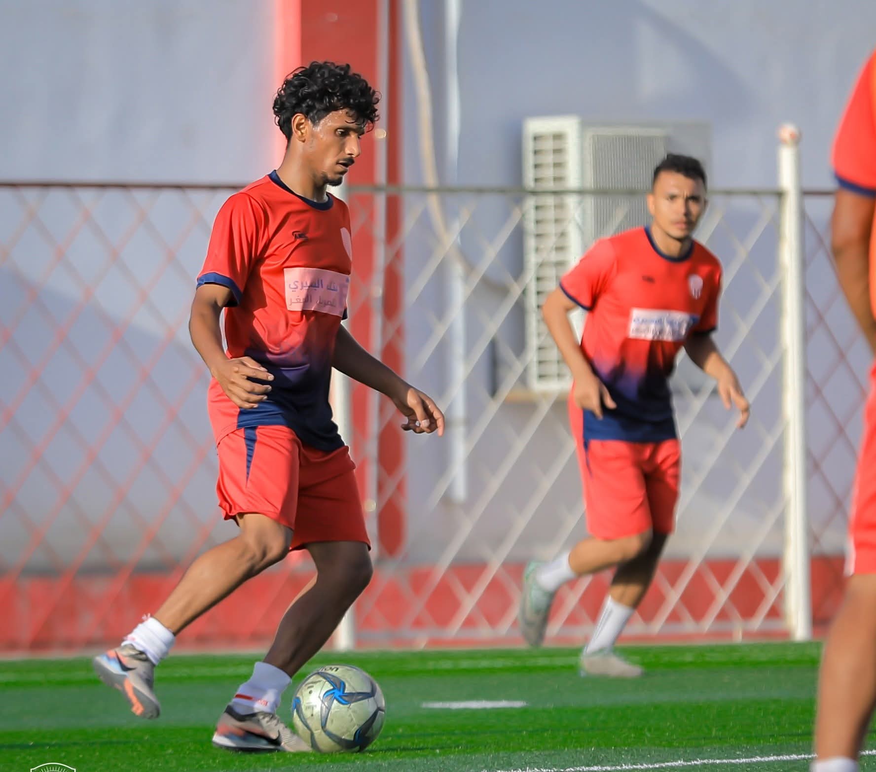 نادي شعب حضرموت يستأنف تدريباته على ملعب "المنهالي" بعد اختتام معسكره الإعدادي
