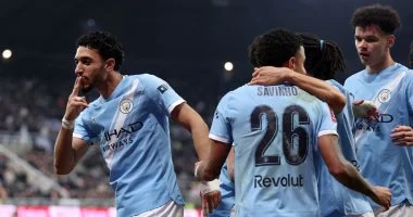 عمر مرموش يسجل ثنائية ضد نيوكاسل ويقود السيتي لربع نهائي كأس الاتحاد.