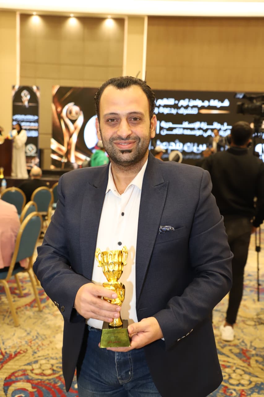 هلش يشيد بتكريم أسطورة اليمن شرف محفوظ في الإسكندرية
