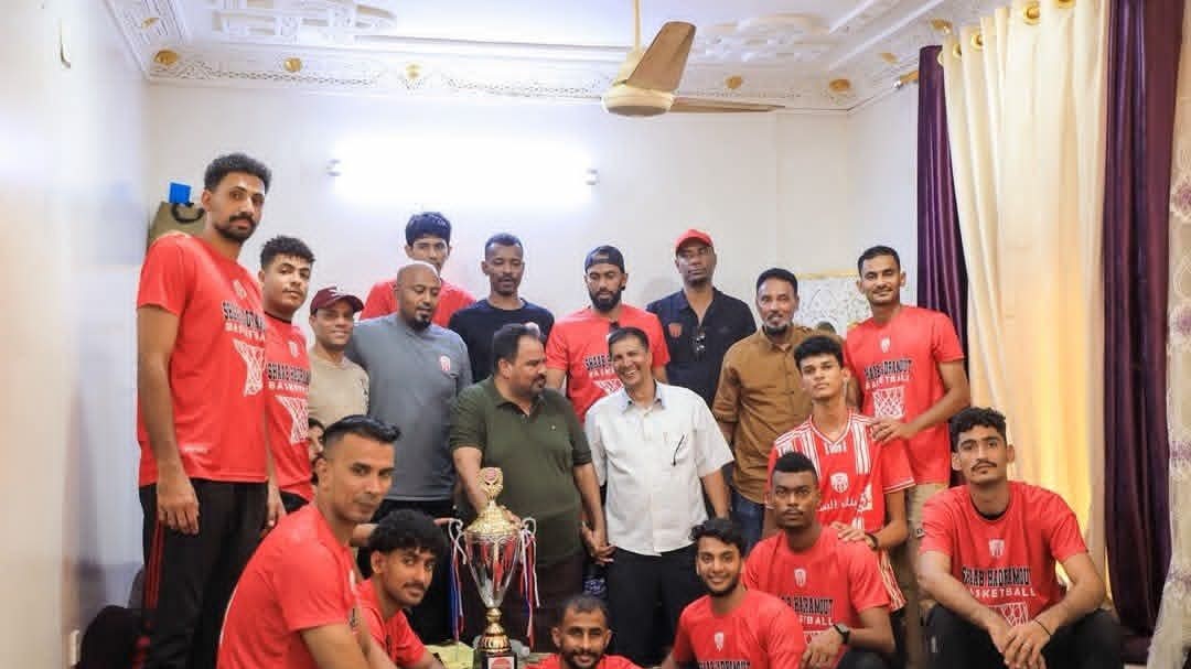 بعثة شعب حضرموت تزور مدير عام شركة النفط اليمنية وتحتفي بإنجاز الحفاظ على لقب السوبر