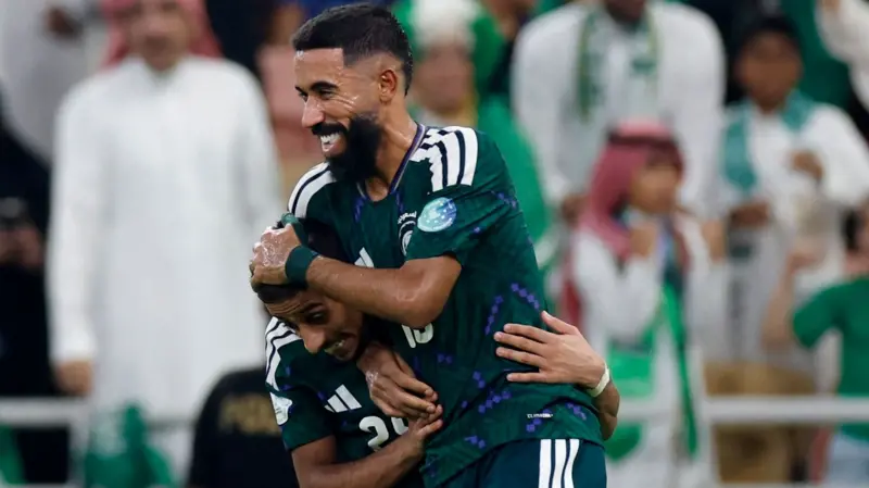 خليجي 27: السعودية تهزم الكويت وتتصدر المجموعة الأولى بعد تعادل العراق وعُمان