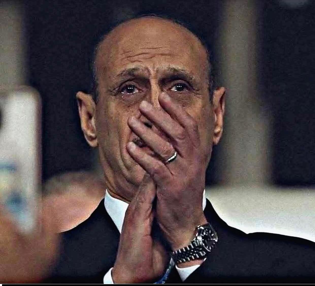 دمعة فرح هذا الرجل أنتجت نزيفا فرائحيا يساوي وطنا ؟!