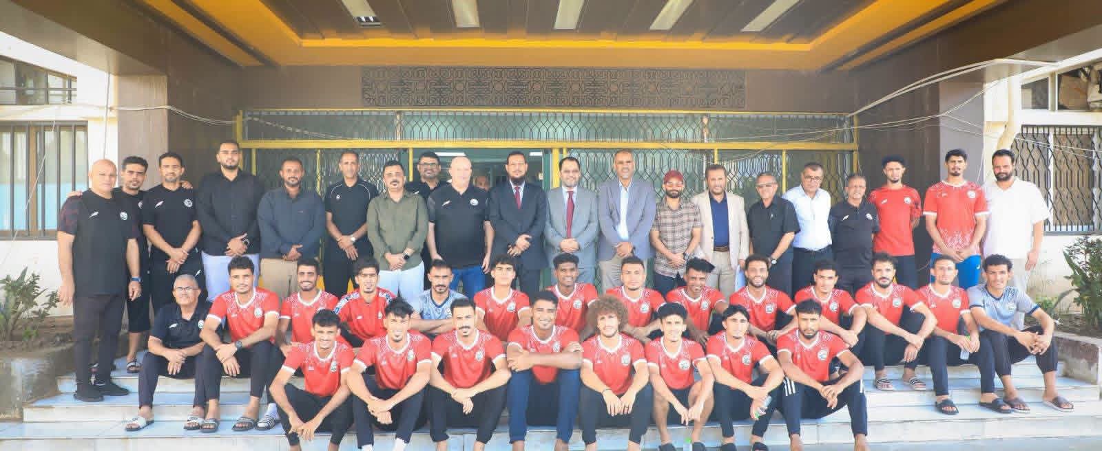 محافظ عدن شيخ يستقبل بعثة المنتخب الوطني الأول ويطلع على جاهزيته للمشاركة في «خليجي27»