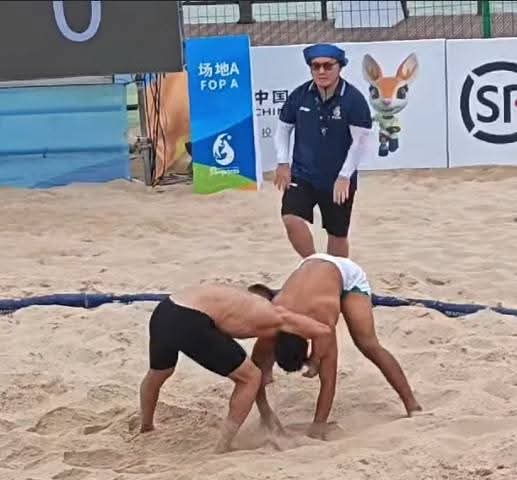 اليمن يثبت وجوده في أجواء التنافس القاري للمصارعة الشاطئية رغم الخروج المبكر واصابة الواقدي