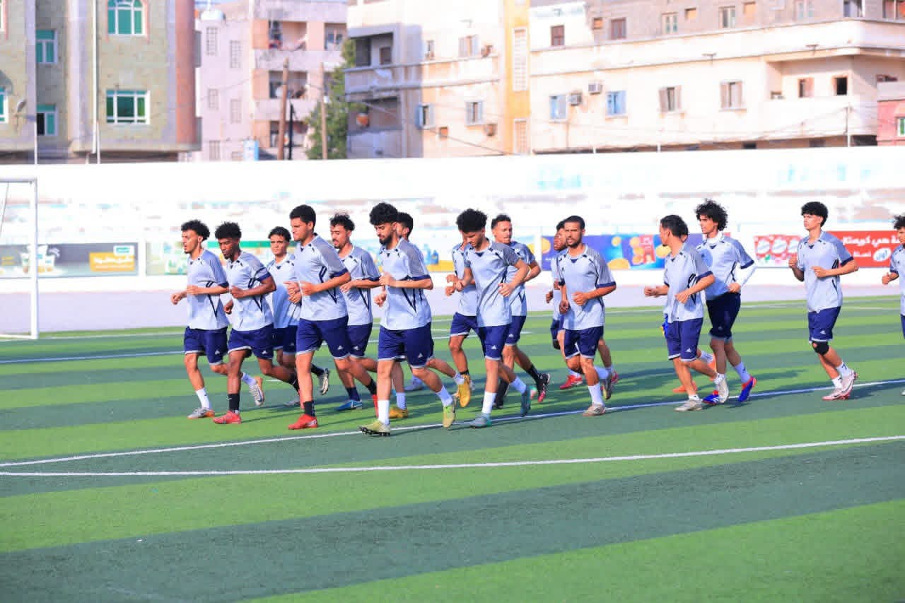 ٢٢ مايو يخوض تدريباته في الحديدة استعدادا" للقاء الاهلي الاحد  في كاس الجمهورية لكرة القدم .