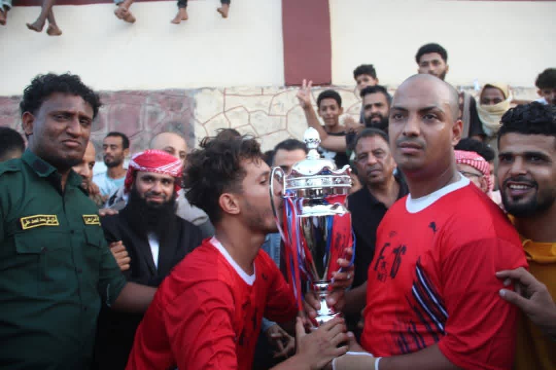 بحضور الجعدني والجمهوري واليافعي وبن عمر والسقاف والعوذلي ...الاسير بطلا لدوري شهداء القلوعة في ختام بهيج للدوري