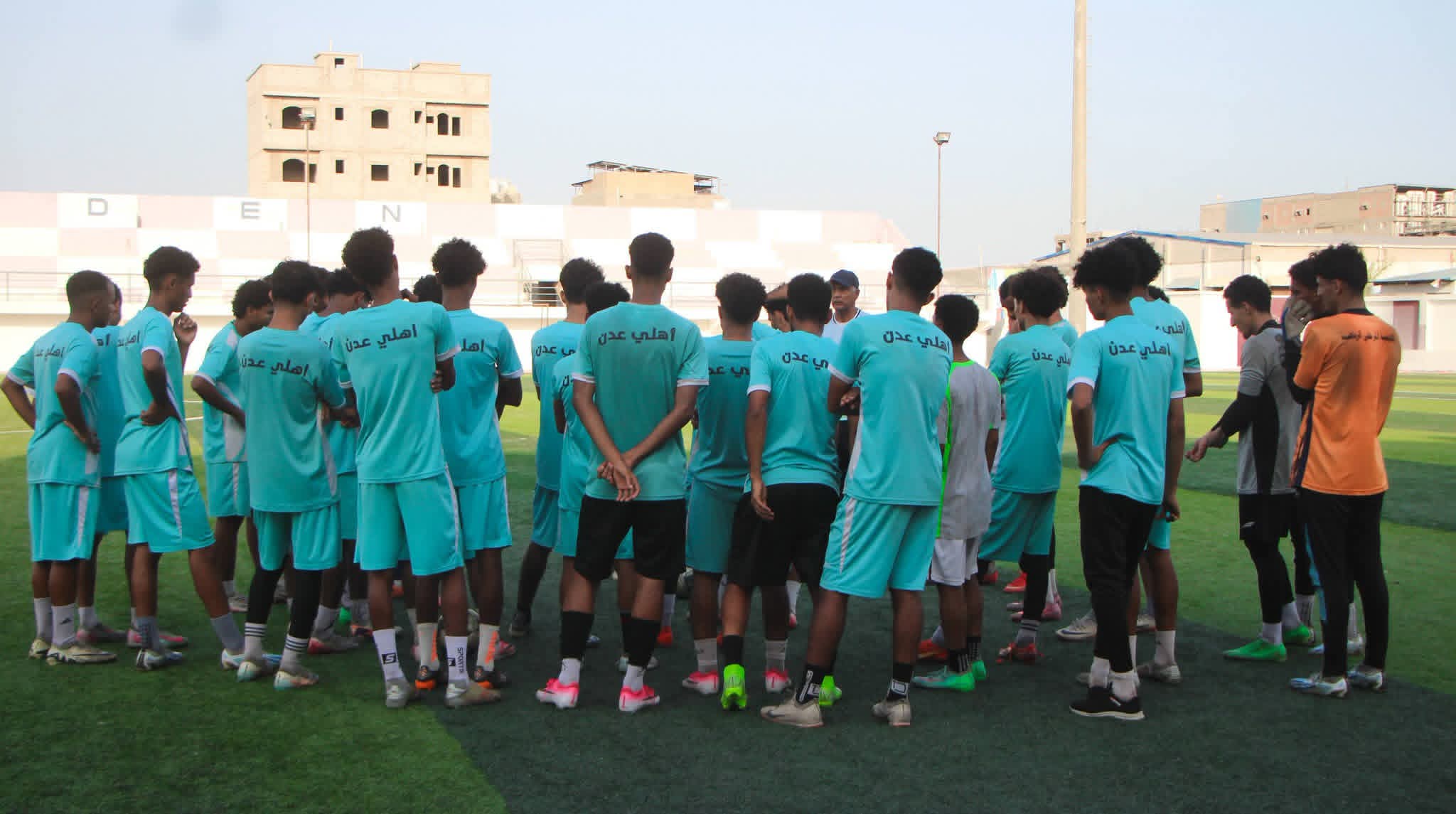 اهلي عدن يكثف تدريباته استعدادا" لمواجهة سلام الغرفة في كأس الجمهورية .