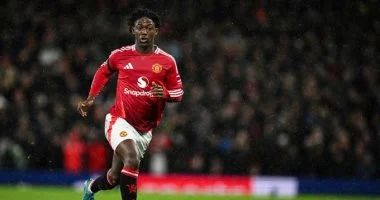 مانشستر يونايتد يقترب من تجديد عقد نجمه الشاب