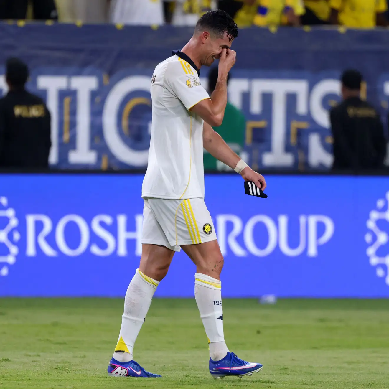 خارج الملعب.. نجم الهلال يُزيح رونالدو من قمة الدوري السعودي