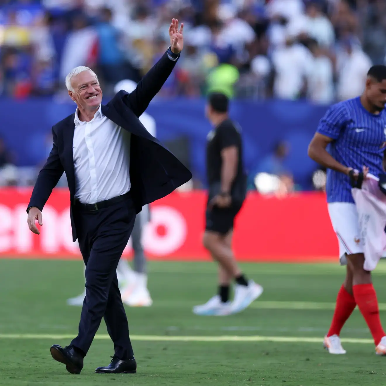 ديشامب يحضر مفاجأة للعراق