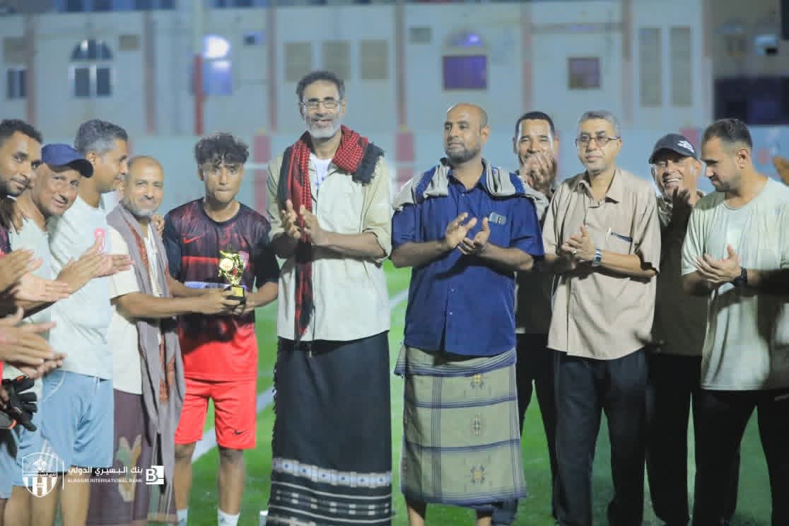 نادي شعب حضرموت يكرم اللاعبين المتميزين .