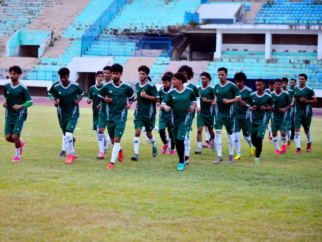 استاد إب الدولي يحتضن تدريبات 22 مايو