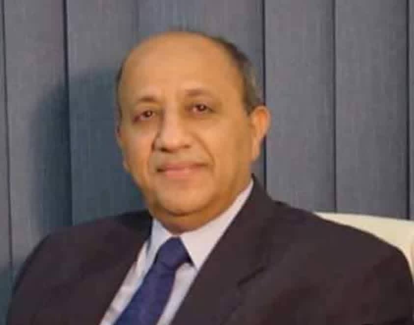 اخوان ثابت توفر ثلاث شاشات عرض عملاقة لمشاهدة كأس العالم .