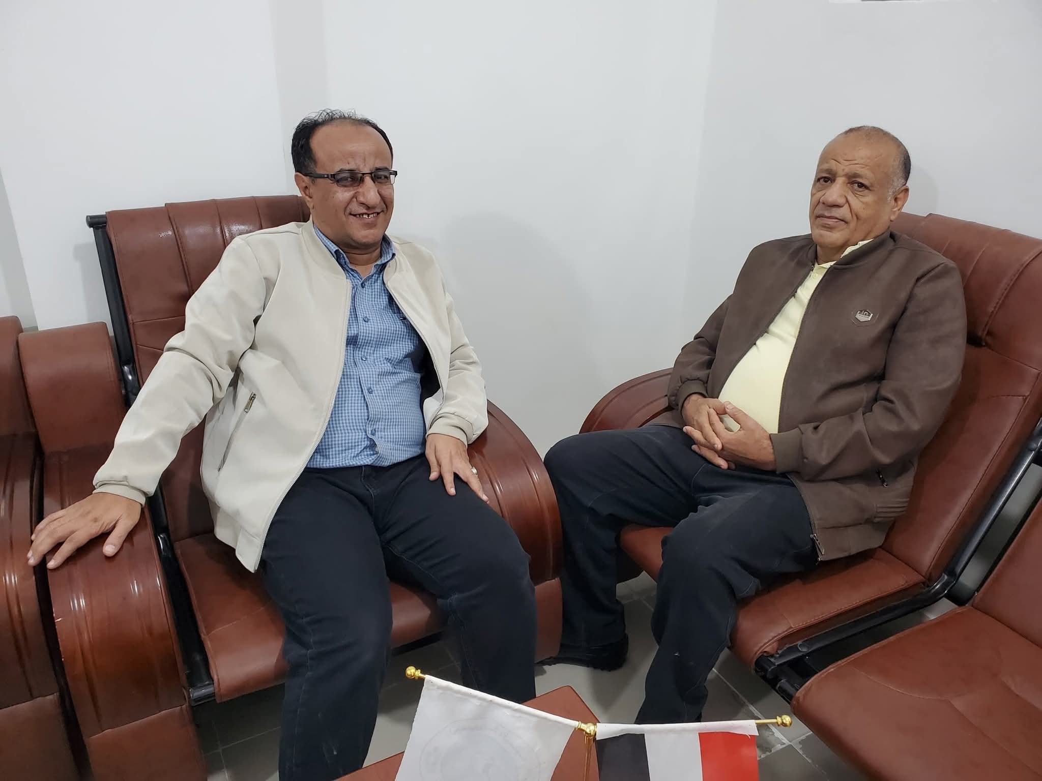 مدير عام مكتب الشباب والرياضة يلتقي رئيس فرع اتحاد البلياردو والسنوكر بتعز