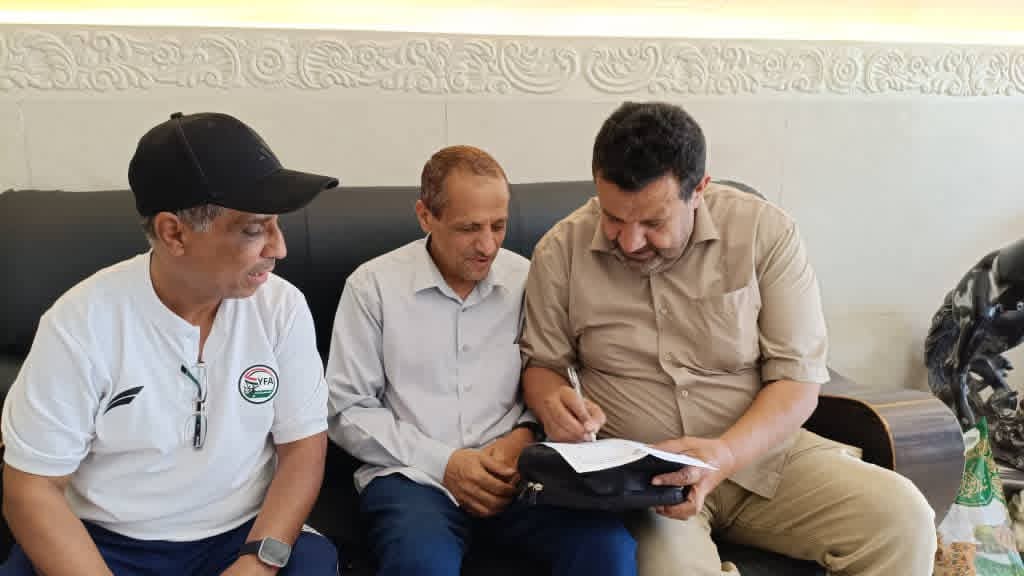 الخشعي يشكر رئيس لجنة الحكام بالاتحاد العام لتسليم سماعات التواصل لحكام المحافظة