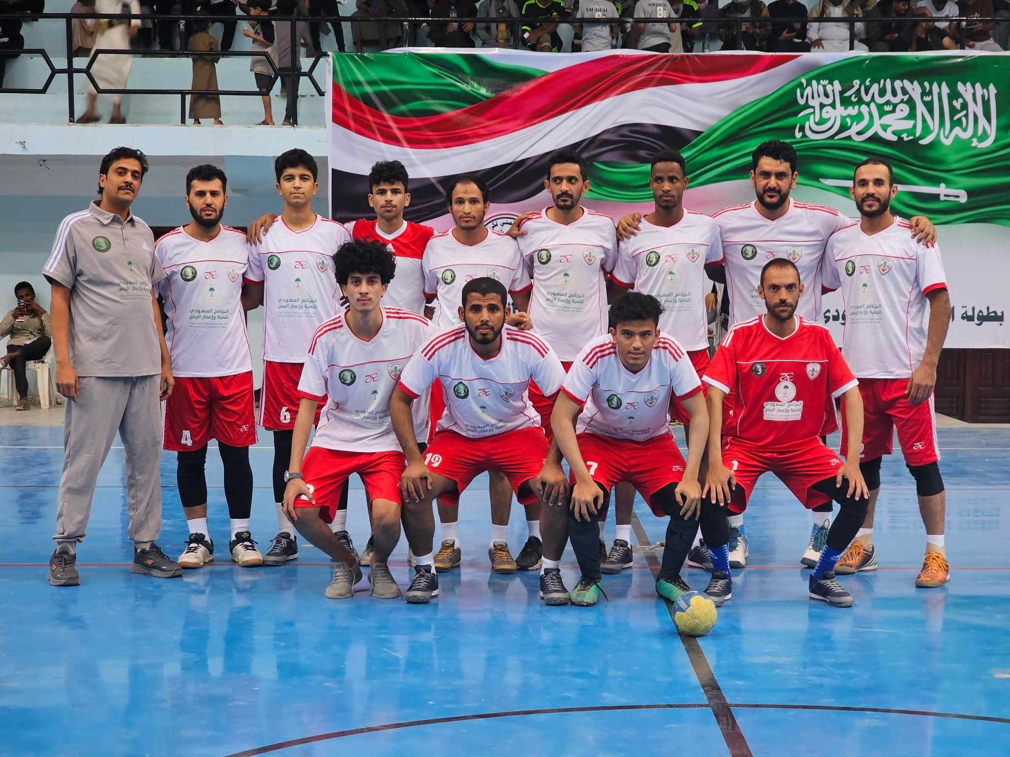 الوطن وسبأ يعززان صدراتهما في بطولة البرنامج السعودي لتنمية واعمار اليمن لكرة اليد .