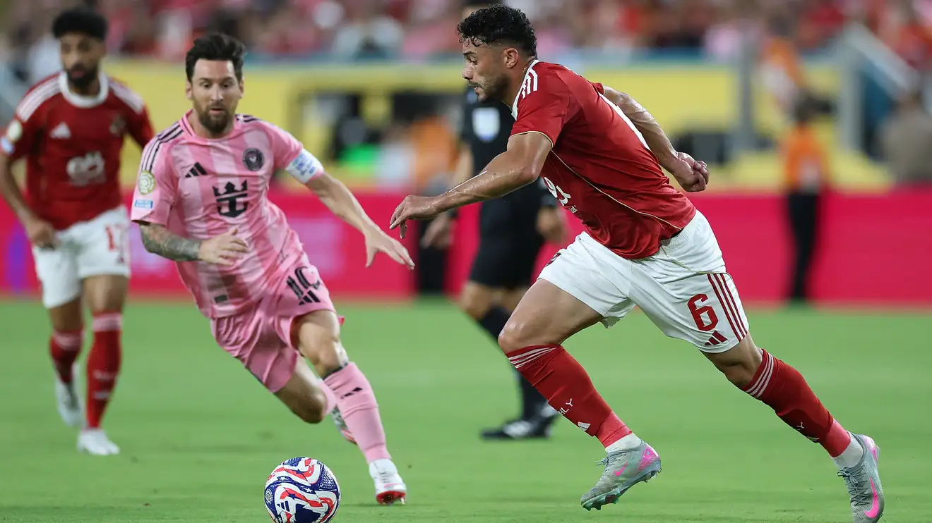 رسميًا: الأهلي المصري يطيح بمدربه.. ويستعيد وائل جمعة