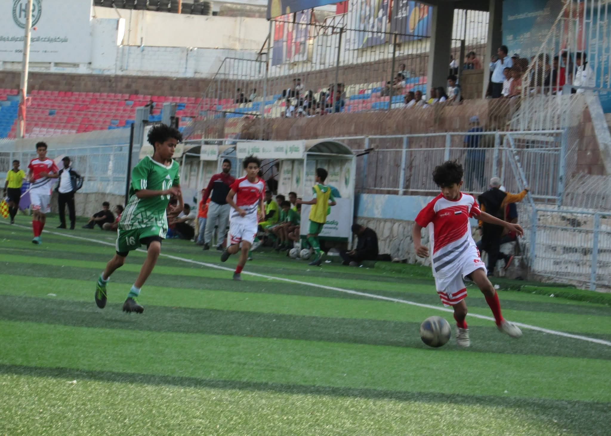 الرشيد يتفوق على اهلي تعز في الاشبال وتعادل سلبي بين الصقر والسهام في بطولة تعز الكروية الرمضانبة .