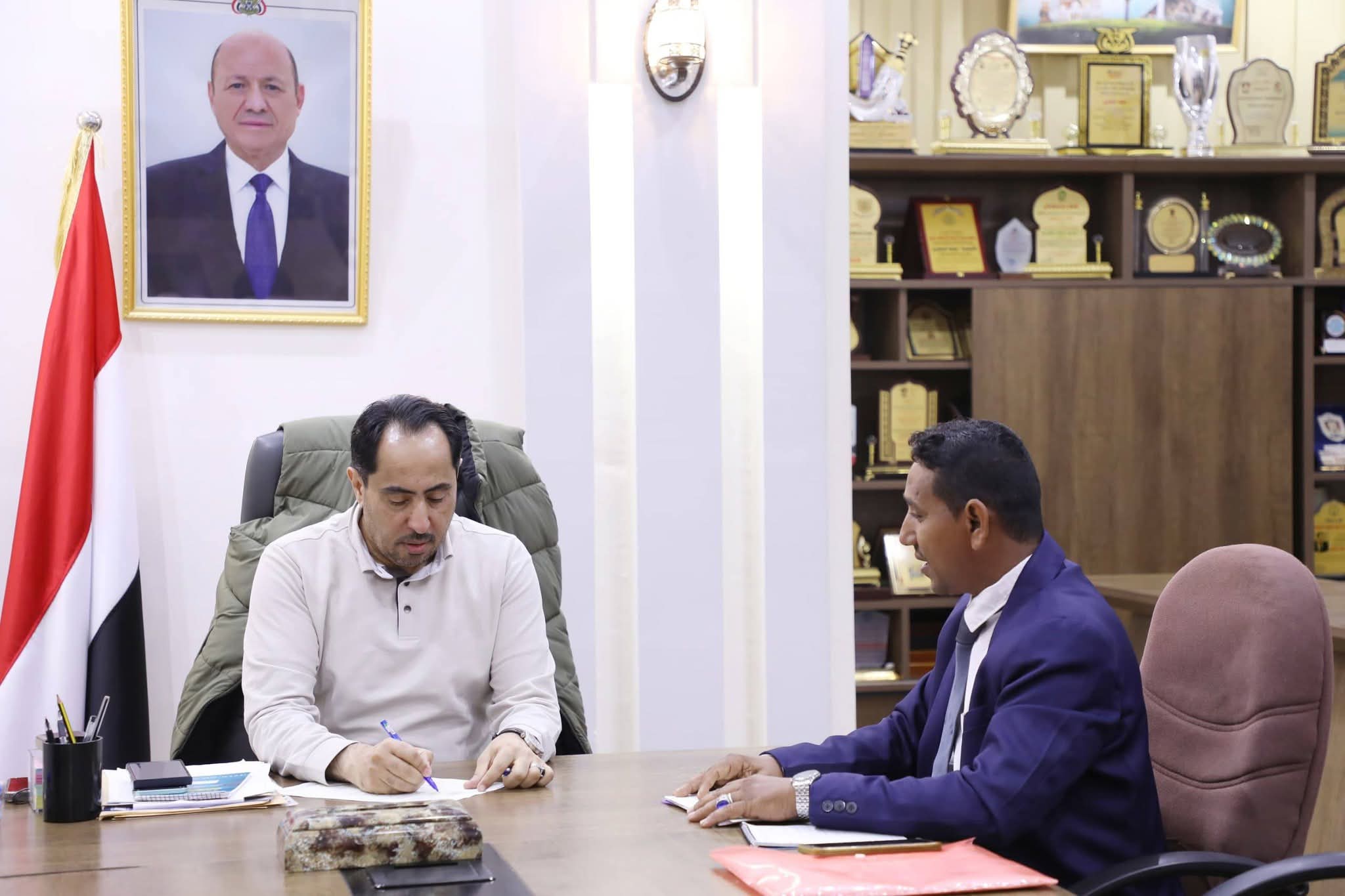 البكري يلتقي مدير عام مكتب الشباب والرياضة بمحافظة الحديدة