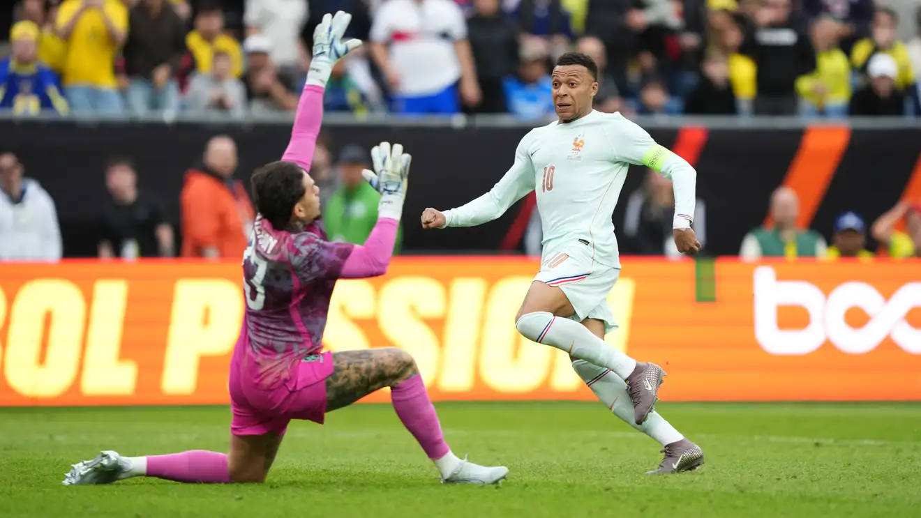 فرنسا تهزم البرازيل في ليلة حزينة لبرشلونة وباريس